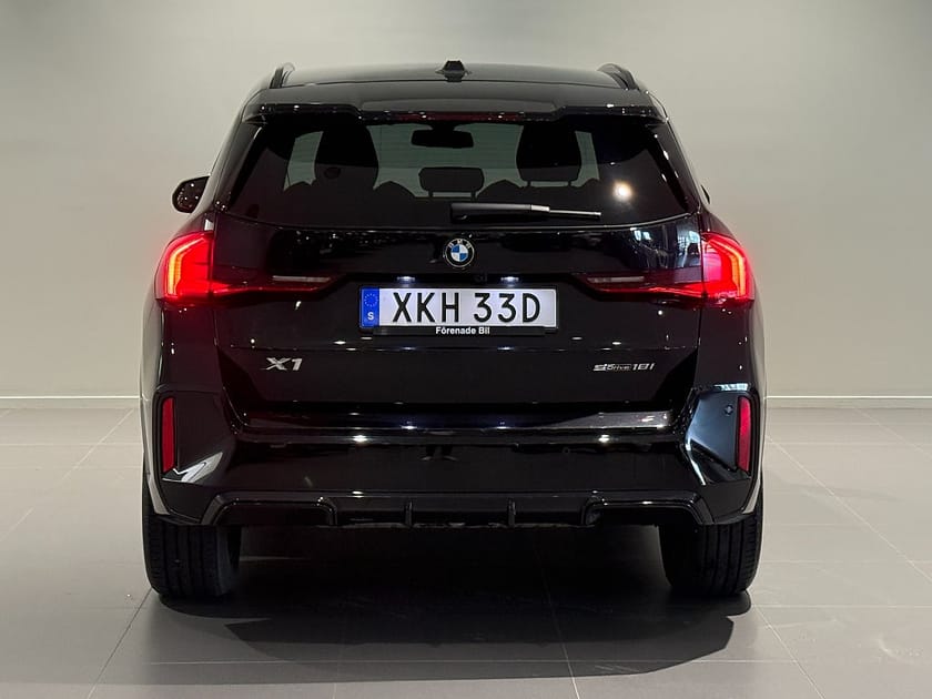 Bild 4 av BMW X1 sDrive18i M Sport Drag Backkamera Rattv Tonade 18"