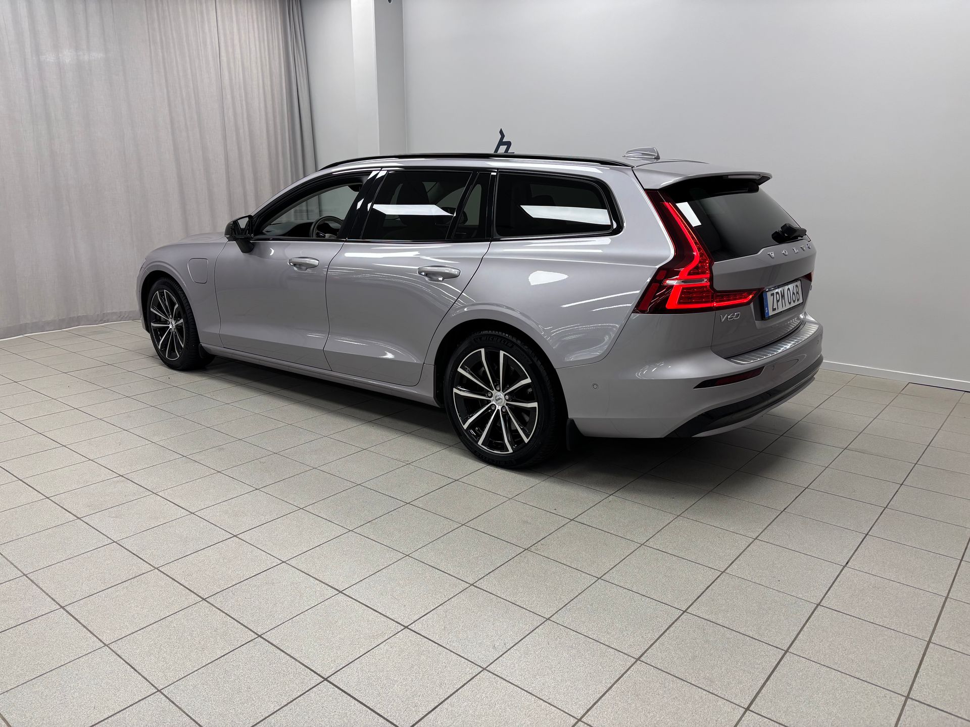 Volvo V60 T6 Plus Dark Nordic Edition 2026, bild 3/10