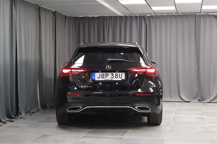 Bild 5 av Mercedes-Benz A 250 e AMG Premium Pano Burmester Keyless LED Moms
