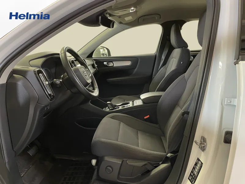 Bild 13 av 15 – Volvo XC40 B4 FWD Bensin Momentum Advanced Edt