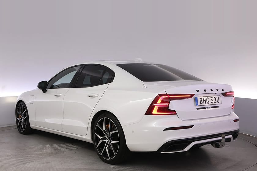 Bild 4 av Volvo S60 Recharge T8 Polestar Engineered B&W Pano Drag HUD
