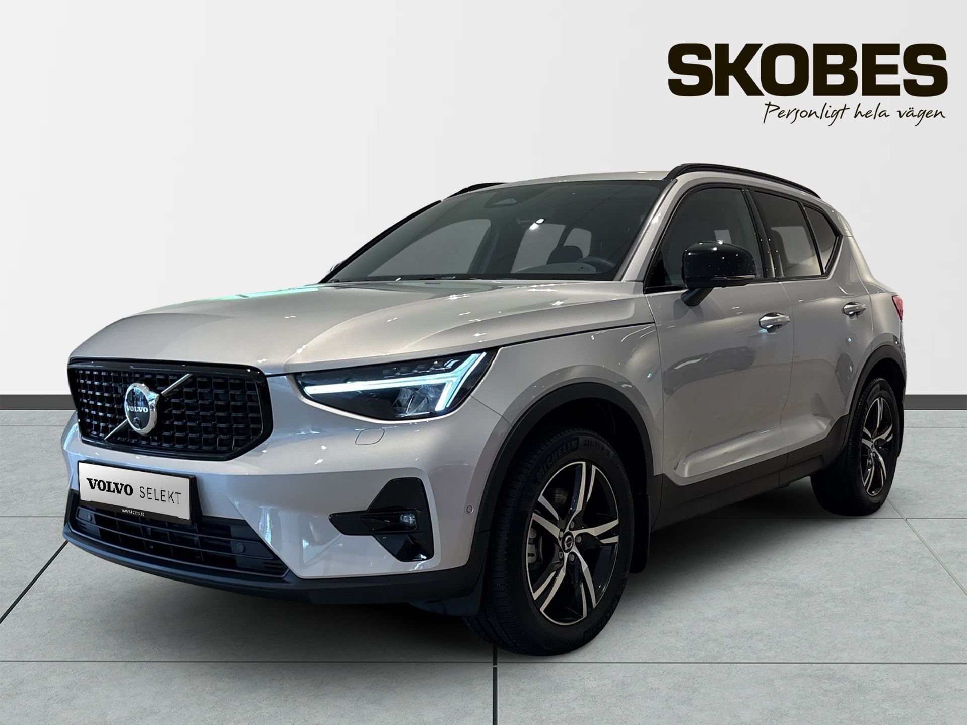 Volvo XC40 B3 FWD Bensin Plus Dark 2025, bild 3/10