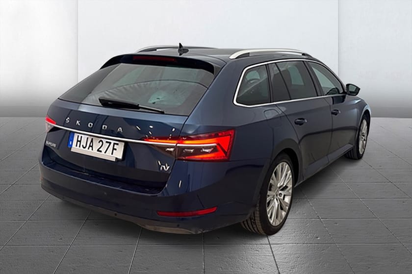 Bild 5 av Škoda Superb iV Kombi 1.4 Business Style Drag Kamera Värmare Keyless 218hk