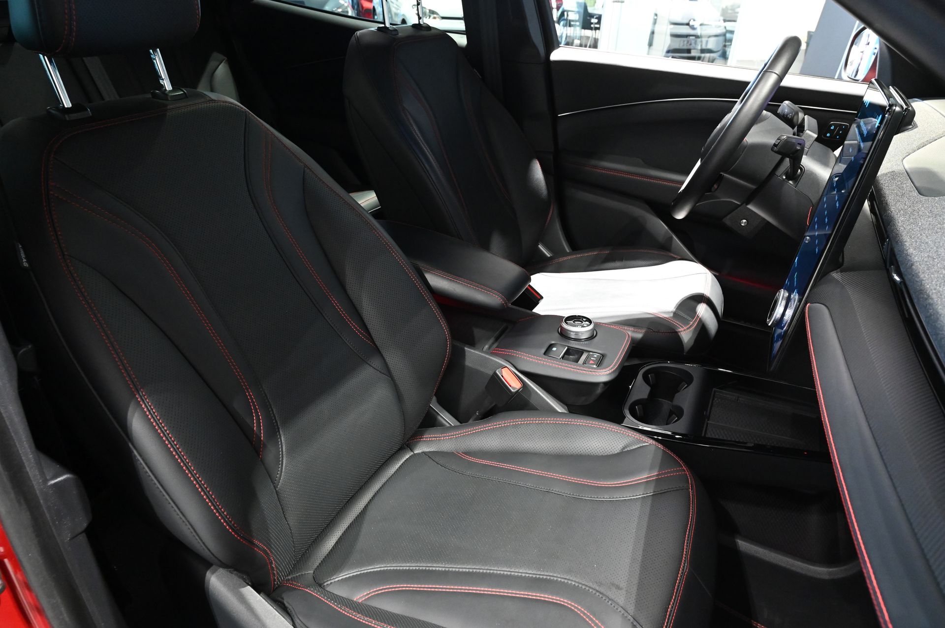 Ford Mustang Mach-E 2021, kuva 3/10