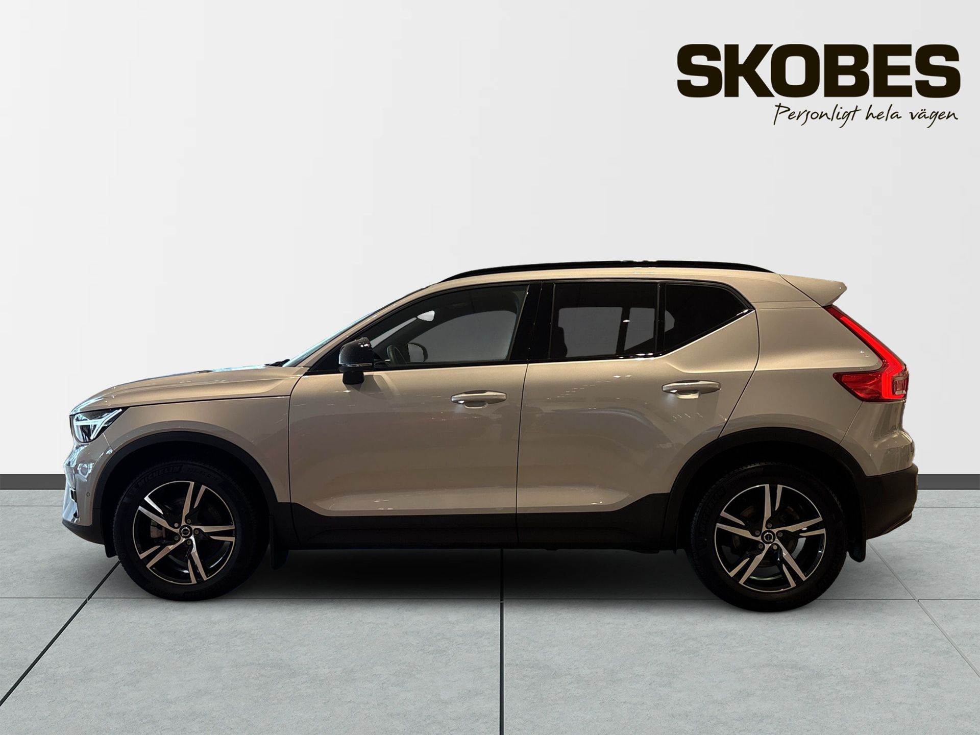 Volvo XC40 B3 FWD Bensin Plus Dark 2025, bild 5/10