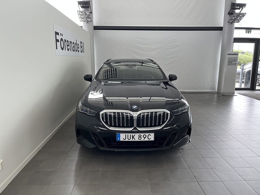 Bild 2 av BMW 530e xDrive Touring M Sport Panorama Drag H/K Rattvärme