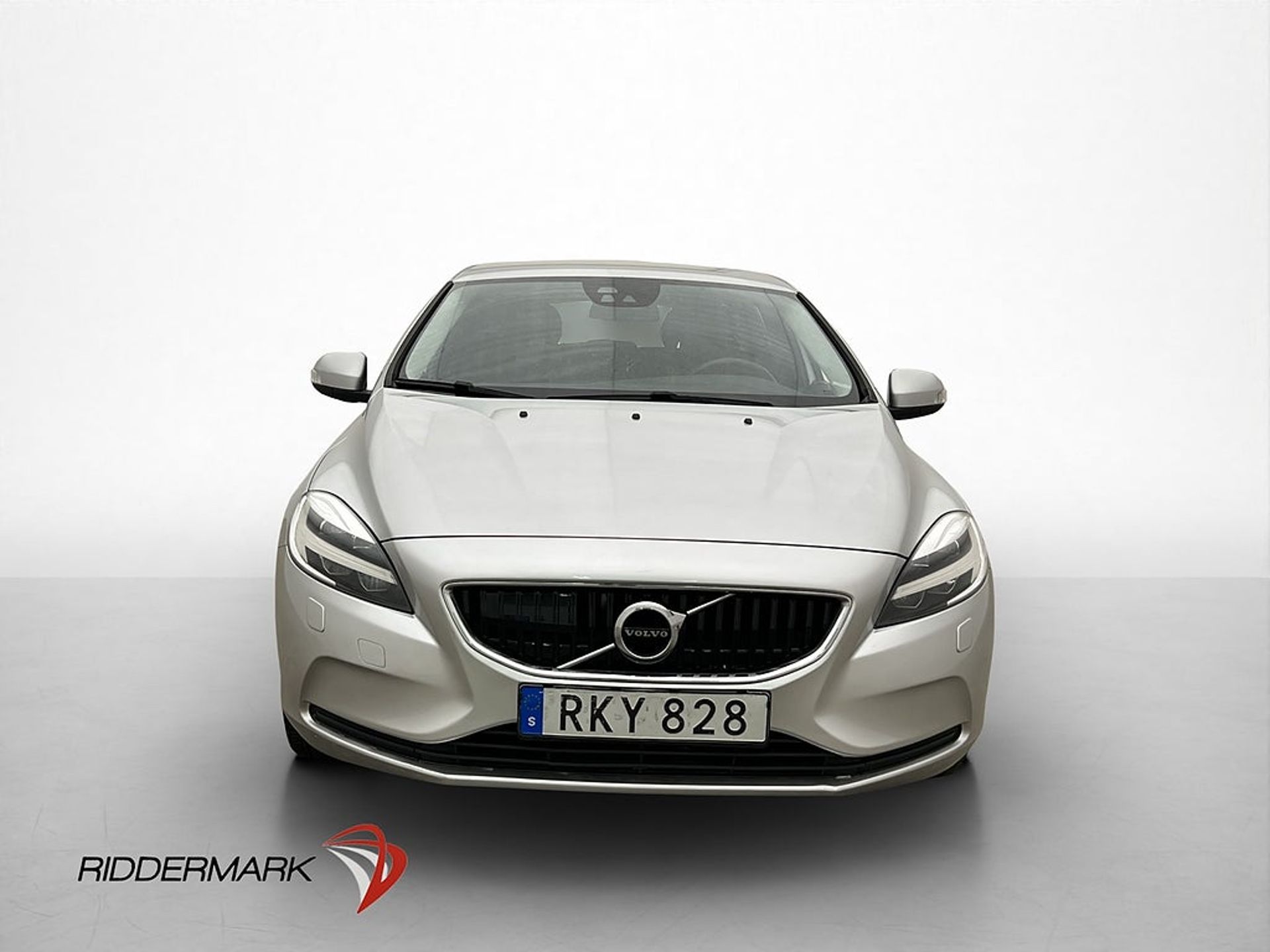 Volvo V40 2018, photo 2/10