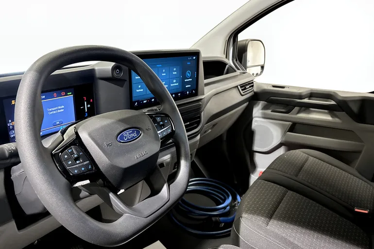 Ford E-Transit Custom 320