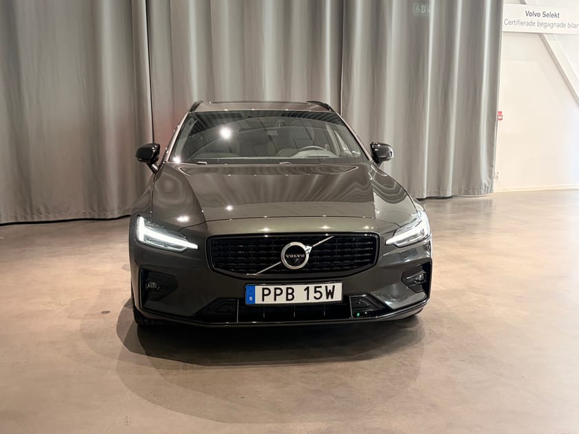 Bild 4 av Volvo V60 B4 II Bensin R-Design Vinterhjul