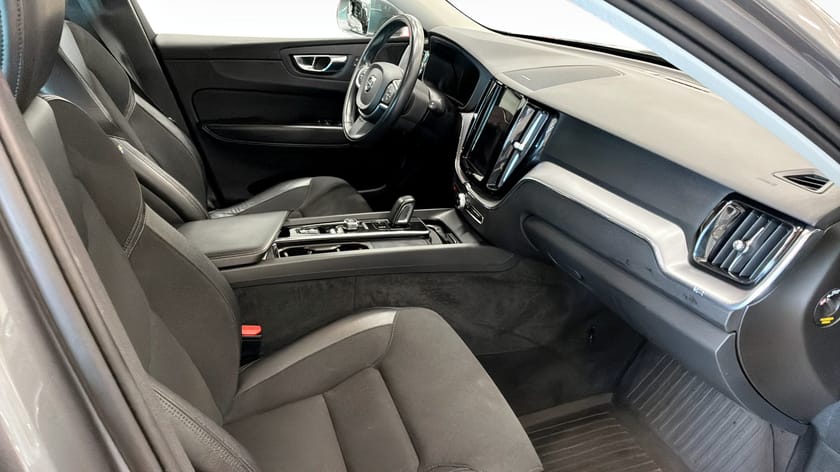 Bild 3 av Volvo XC60 B4 AWD 197hk Geartronic // Drag // Momentum Advanced SE II