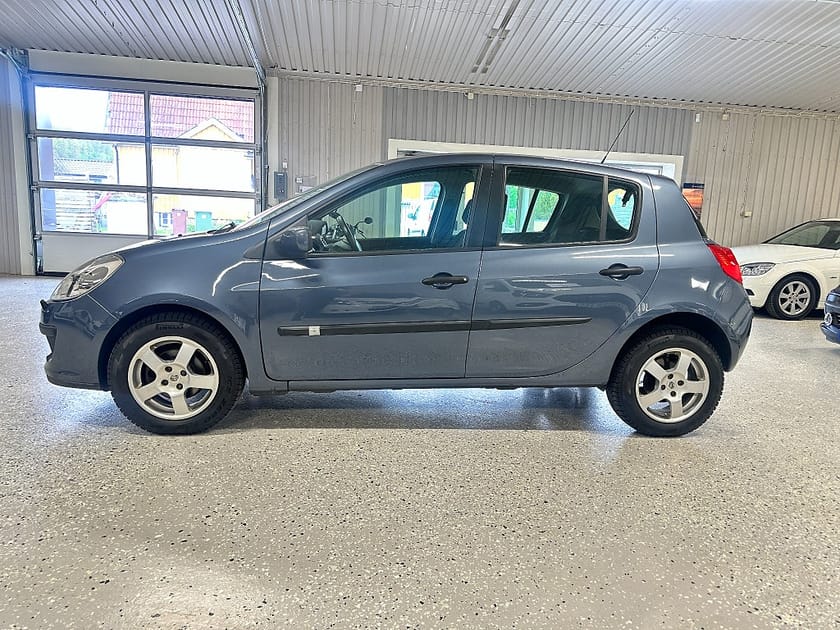 Bild 4 av Renault Clio  Halvkombi 5-dörrars 1.4 Euro 4 Kamrem bytt