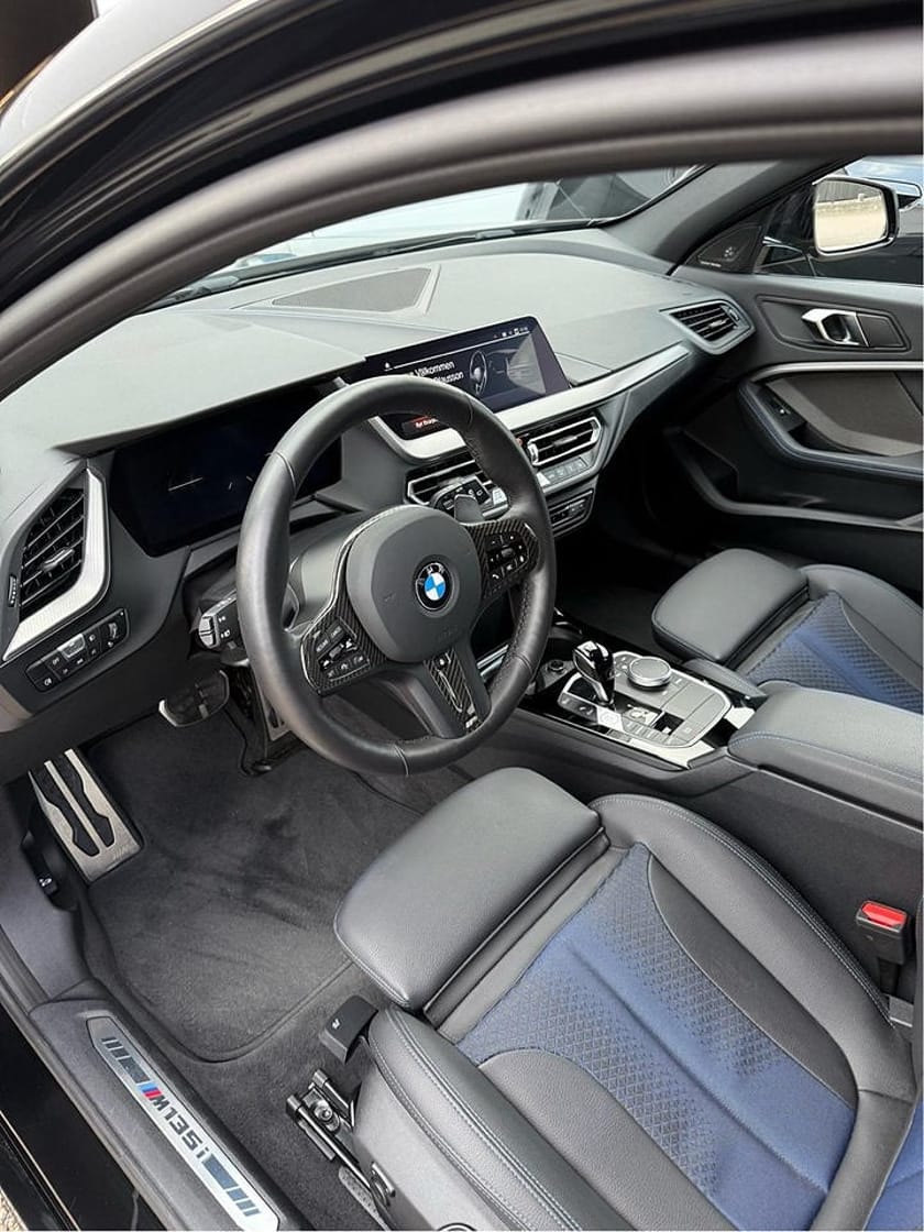 Bild 5 av BMW M135i xDrive M Sport / Miltec / H&K / Kamera / Stop&Go / 19"