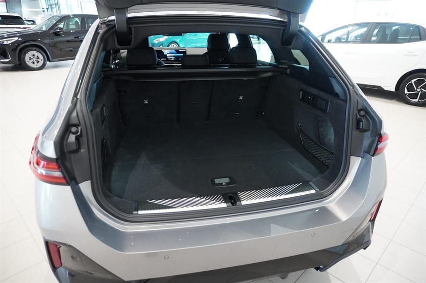Bild 5 av BMW i5 xDrive40 Touring Touringm Sport Pro Pro Business Ed Drag H K DA
