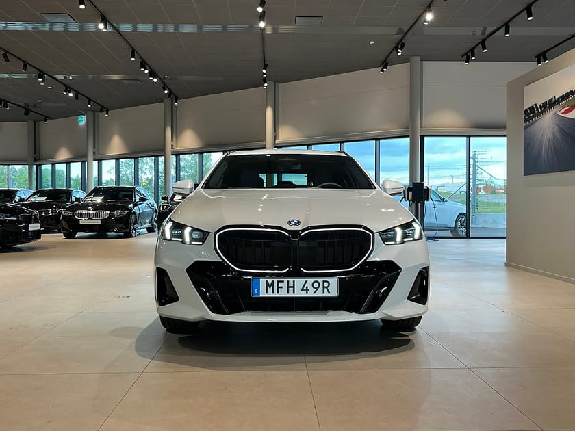 Bild 2 av BMW 530e xDrive Touring M Sport Pro D/A Plus H/K Drag