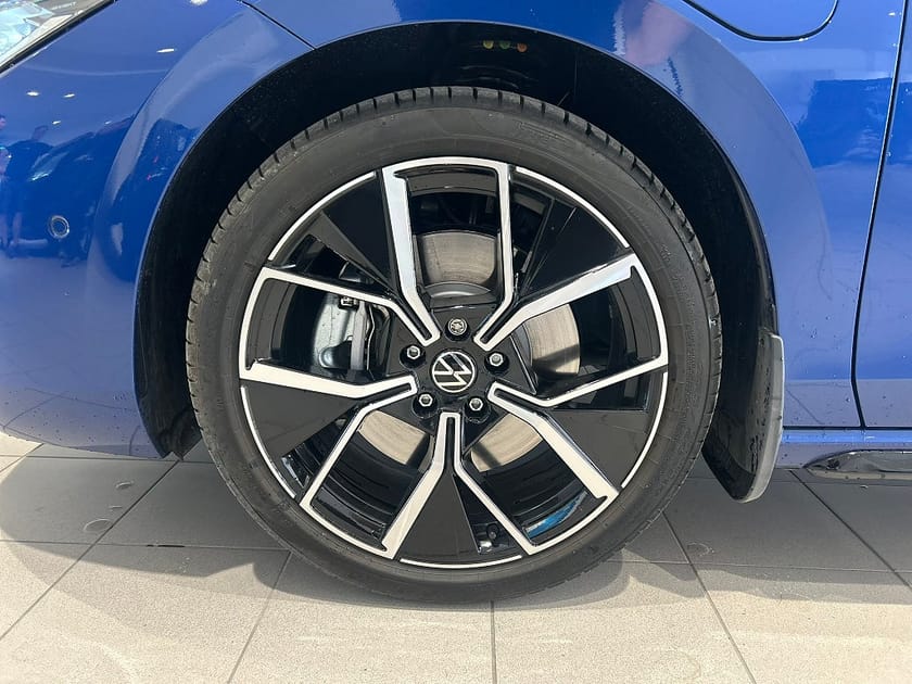 Bild 4 av Volkswagen Passat Variant eHybrid 1.5 TSI R-Line Panorama|Moms|Drag|HuD