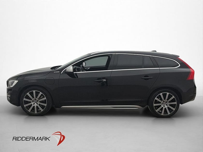Bild 5 av Volvo V60 D5 Plug-in AWD Summum Taklucka H/K VOC Värm Drag