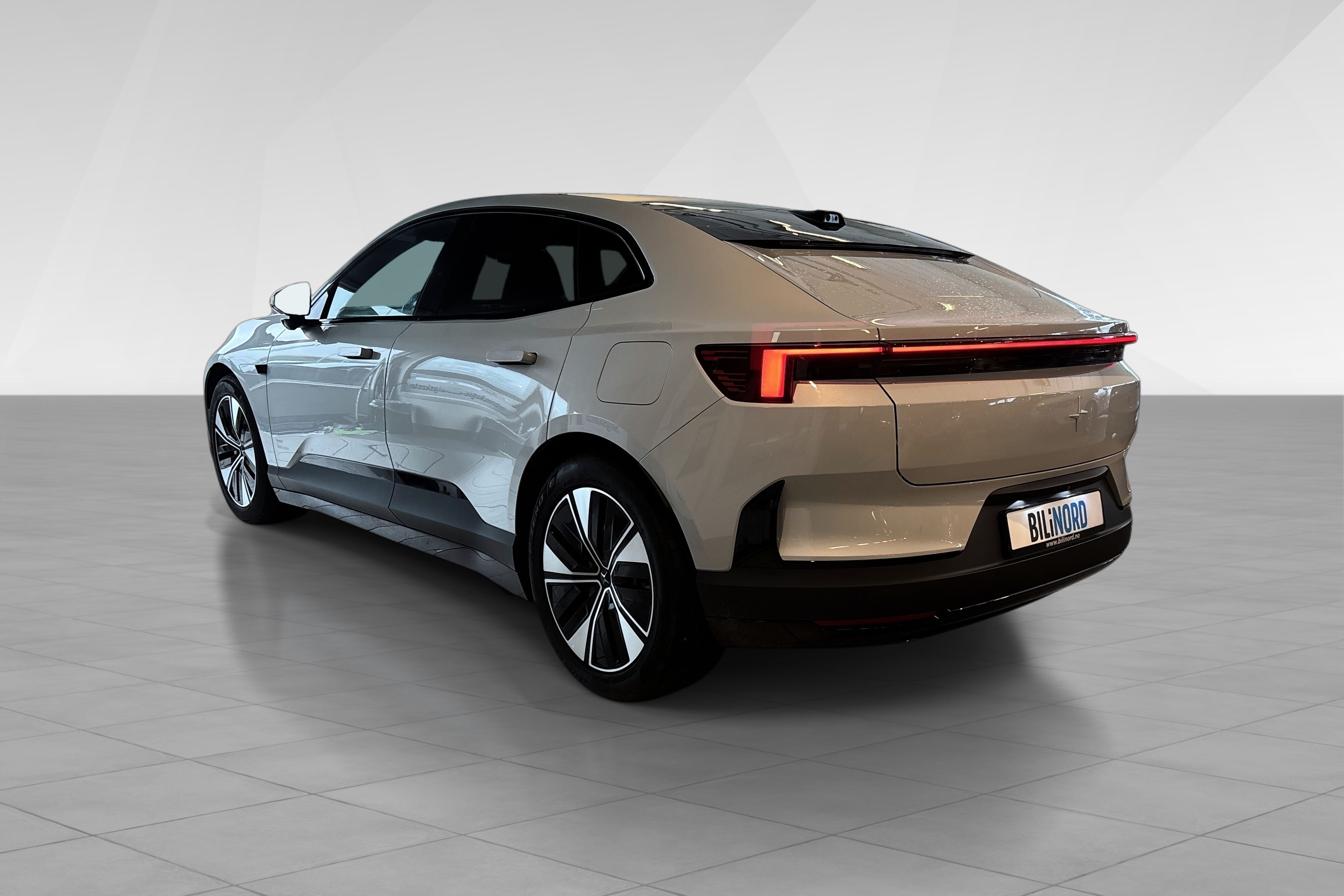 Polestar 4 Long Range Dual motor bilde 4