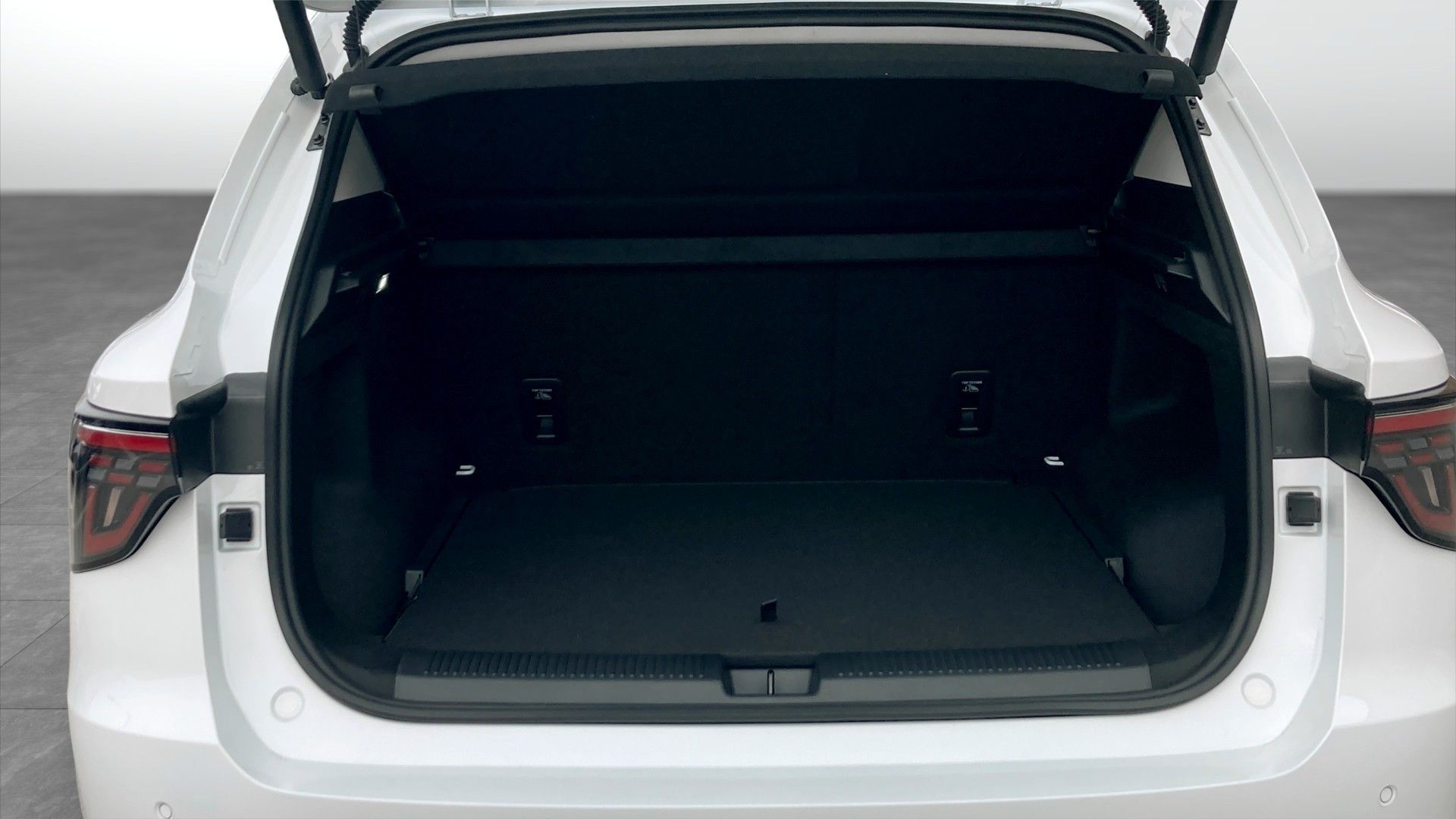 MG S5 EV Long Range 64 kWh, 231ps, 2025
