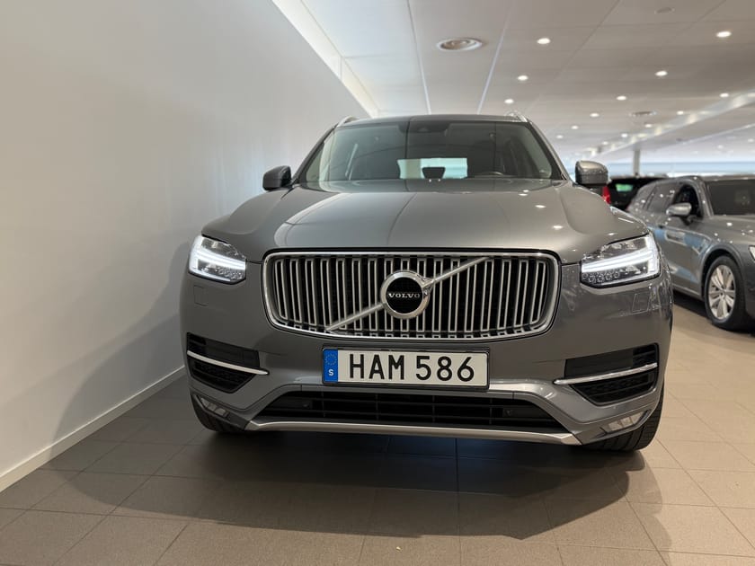 Bild 2 av Volvo XC90 D5 AWD Inscription 7-säten / Backkamera / Sensorer / Dragkrok / Adaptiv farthållare / 10 000kr tillbehör /