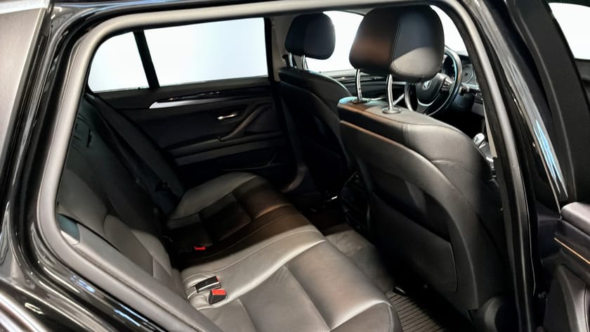 Bild 5 av BMW 520d Touring Drag Skinnklädsel Rattvärme