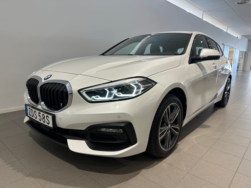 Bild 1 av BMW 118i 136HK Sport line / Parkeringssensor fram/bak / Navigation /