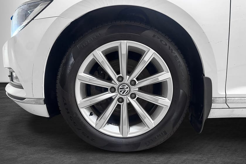Bild 2 av Volkswagen Passat Sportscombi 2.0 TDI DPF SCR 4Motion GT Euro 6 (190hk) Drag D-värm