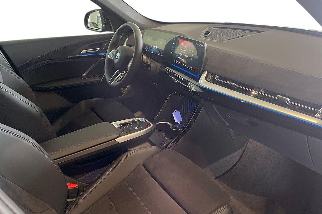 BMW iX1 eDrive20, 204ps, 2026