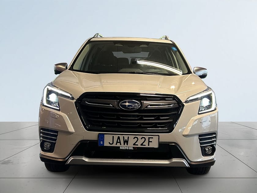 Bild 2 av Subaru Forester e-Boxer XFuel Lineartronic MOMS/MoK/Kamera/SoV/Ad.Fhåll