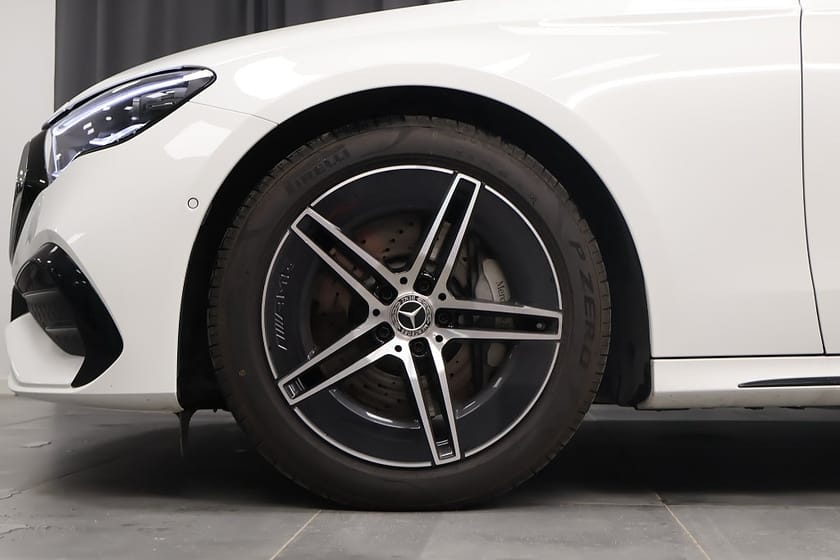 Bild 5 av Mercedes-Benz E 220 d 4MATIC AMG Burmester Värmare 360 Keyless Moms