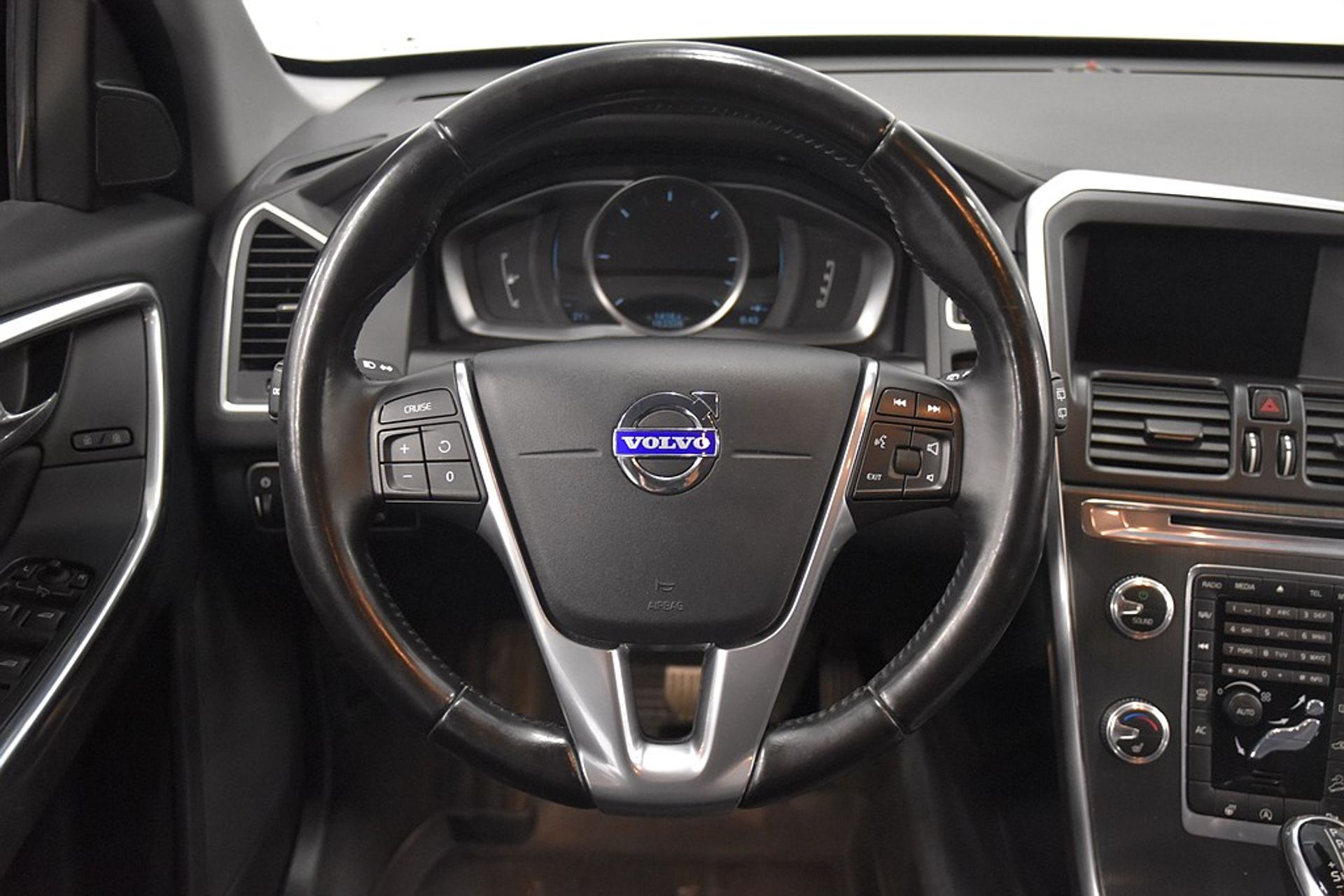 Volvo XC60 D4 AWD 2016, bild 2/10