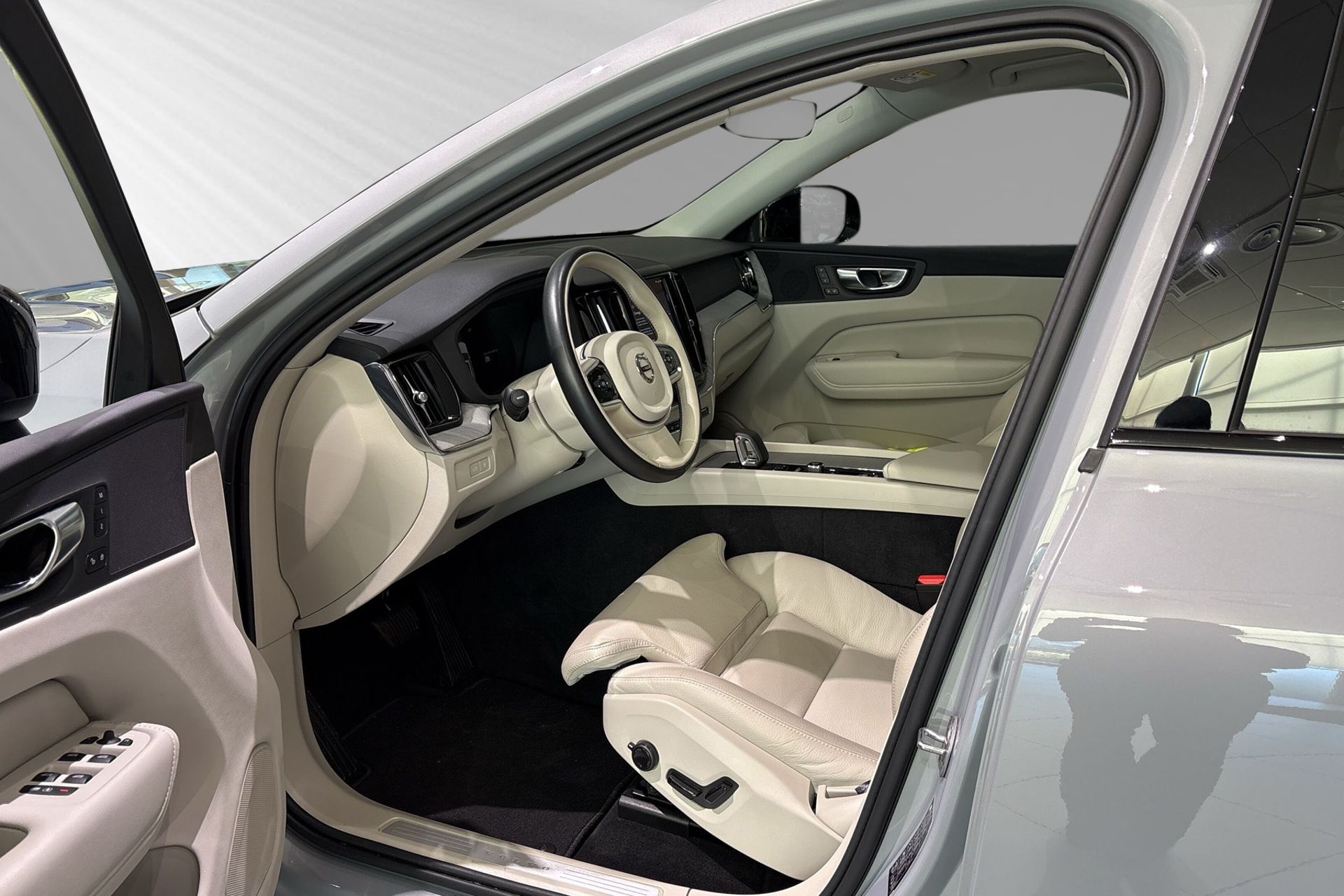 Volvo XC60 T6 Plus Dark Edition 2025, bild 7/10