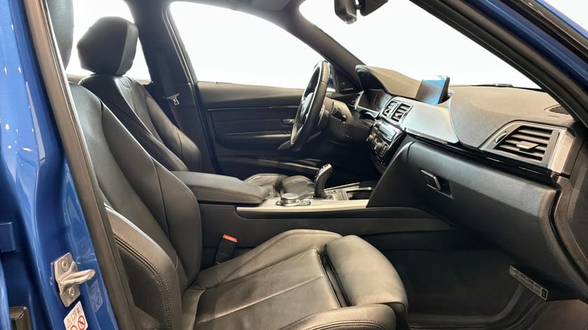 Bild 3 av BMW 320i xDrive Touring M sport, Dragkrok, HiFi
