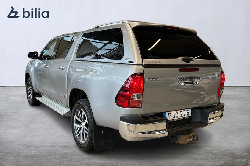 Bild 2 av Toyota Hilux Dubbelhytt D-CAB 2,4 AUT INVINCIBLE - KÅPA - EXTRALJUS - VÄRMARE EL