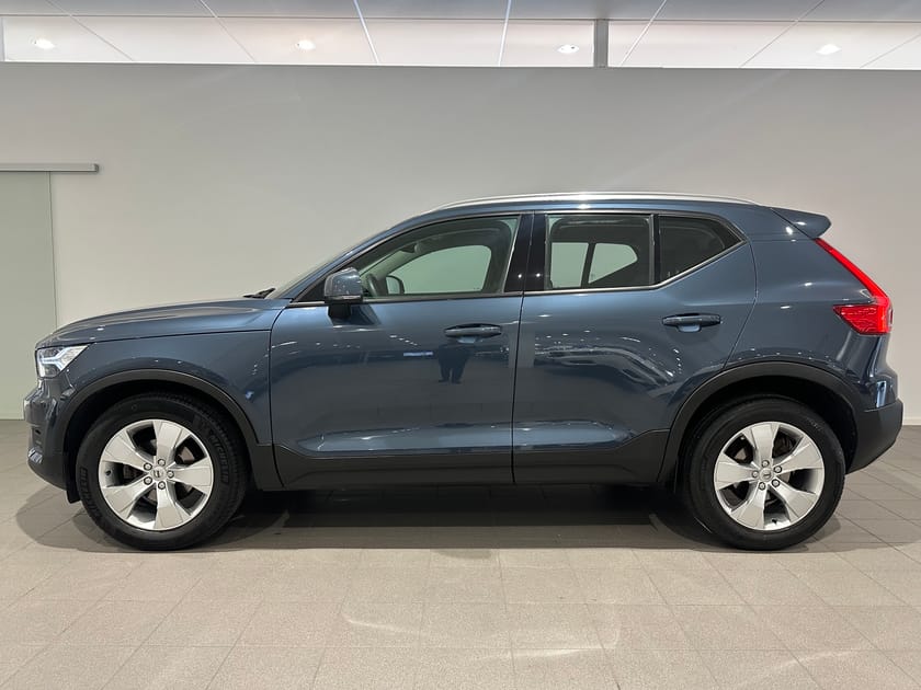 Bild 5 av Volvo XC40 T2 FWD Momentum / Parkeringssensor fram/bak / Navigation / Backkamera /