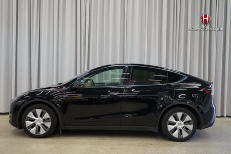 Tesla Model Y Long Range AWD Drag Värmepump Rattvärme Kamera MOMS