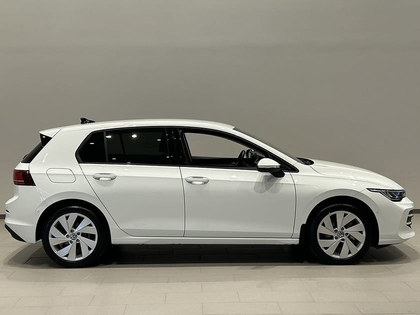 Bild 5 av Volkswagen Golf Life 1.5 eTSI 150hk Backkamera Keyless