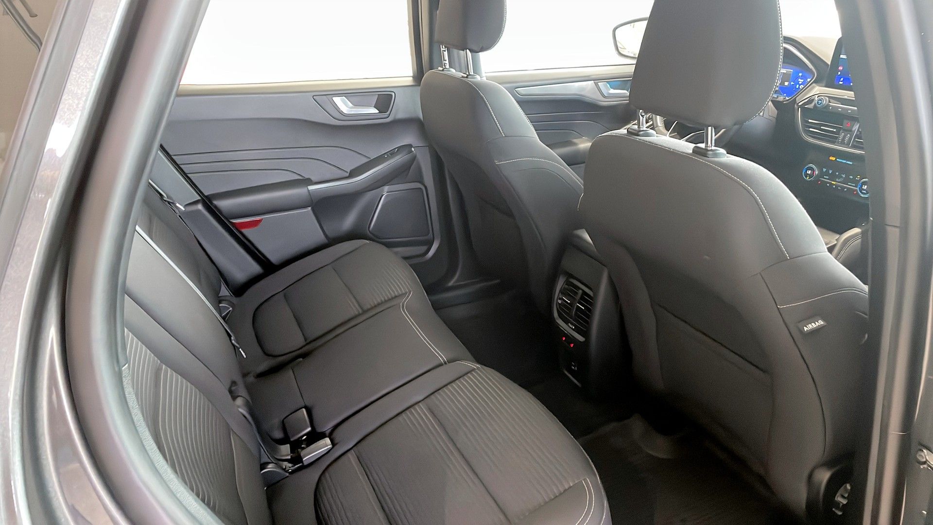Ford Kuga 2.5 P-HEV TITANIUM AUTOMAT 2022, bild 5/9
