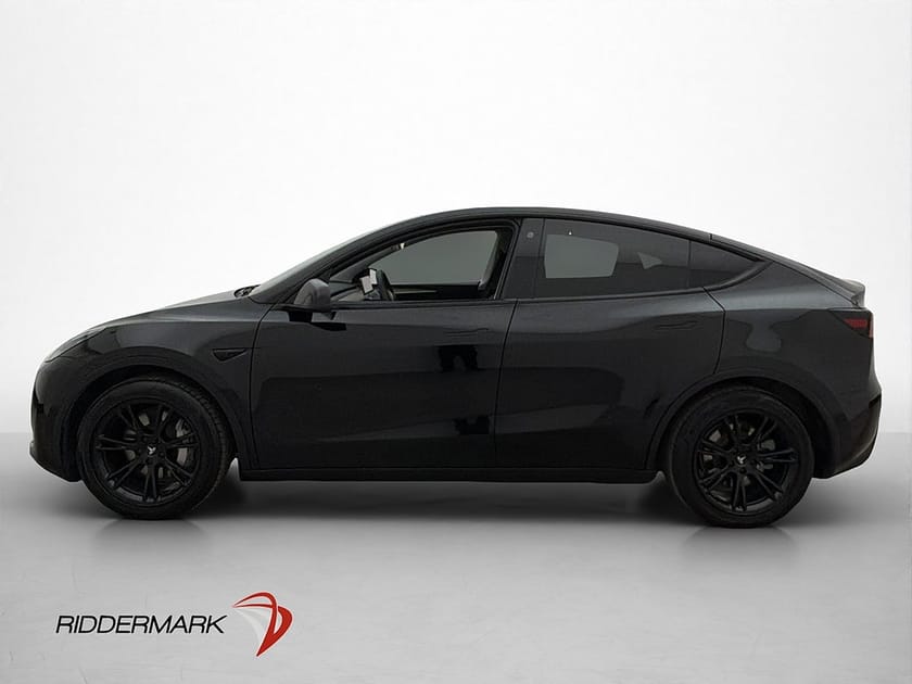 Bild 5 av Tesla Model Y Standard Range RWD 1 Brukare Moms Drag Skinn Pano