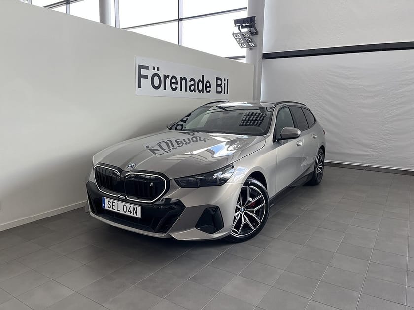 Bild 1 av BMW i5 xDrive40 Touring M Sport Pro Drag B&W 19" Rattvärme