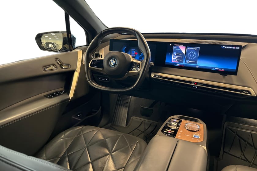 Bild 3 av BMW iX M60 M60|Sky lounge|Luftfjädring|Laser LED|Aktiv F|SE SPEC