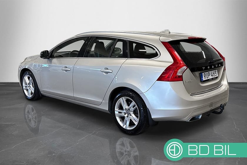 Bild 2 av Volvo V60 D5 Plug-In Hybrid Twin Engine AWD SUMMUM DRAGKROK SKINN