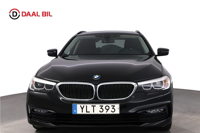 Bild 2 av BMW 520d xDrive Touring 190HK SPORT LINE PANO VÄRMARE B-KAM NFC