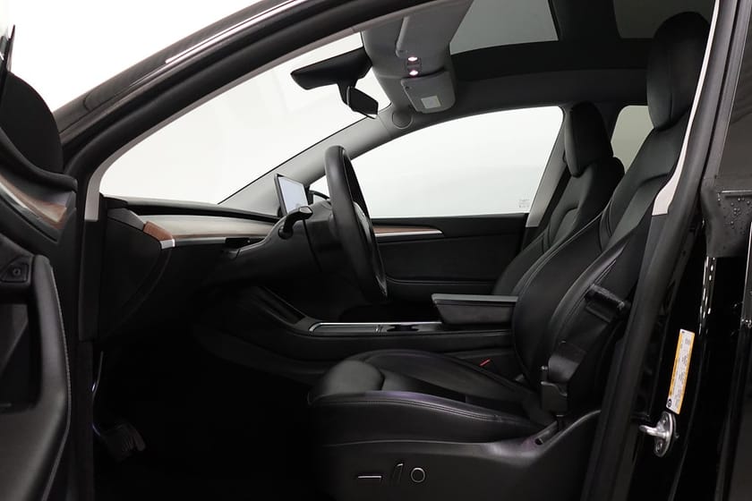 Bild 4 av Tesla Model Y Standard Range RWD Panorama