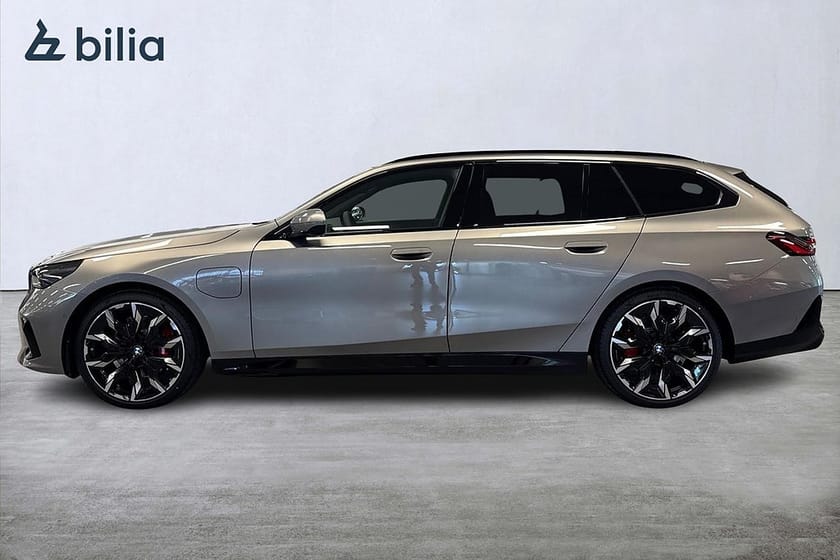 Bild 3 av BMW 530e xDrive Touring M-sport Pro | DEMO | Panorama |Drag |H&K