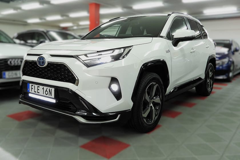 Bild 2 av Toyota RAV4 Plug-in Hybrid E-CVT X EDITION SoV Hjul Ränta fr 1.95%