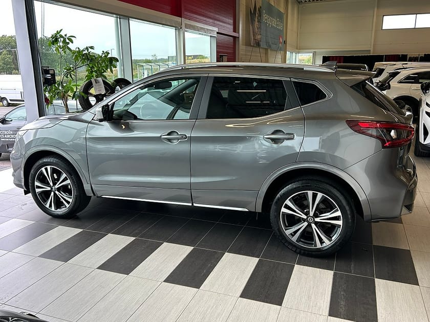 Bild 2 av Nissan Qashqai 1.3 DIG-T Manuell 140hk Tekna+ Panorama