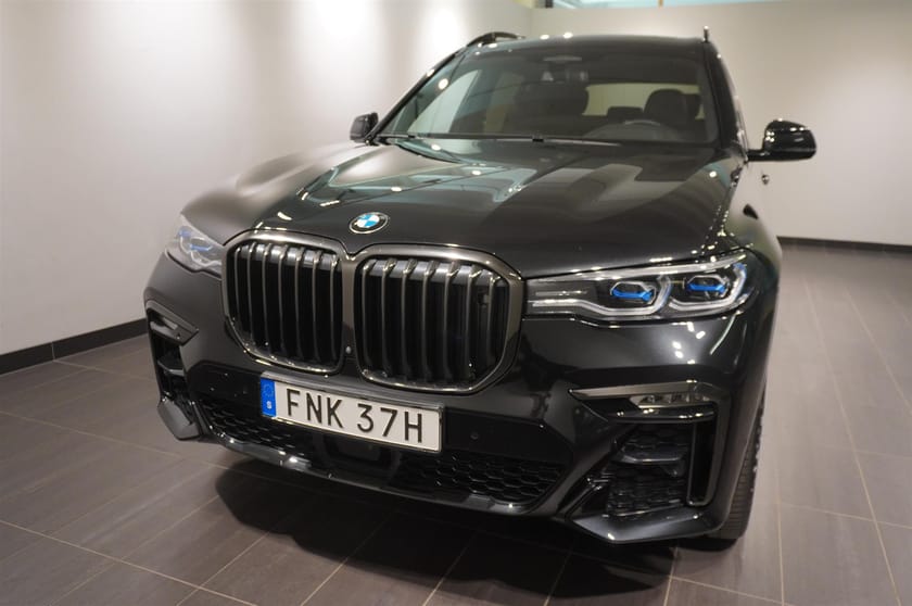 Bild 5 av BMW X7 M50i xDrive B W Panorama 22 Laser Drag 360° HUD DAP