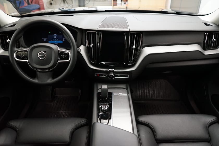 Bild 5 av Volvo XC60 Recharge T6 Ultimate Dark, Taklucka, Head Up Display