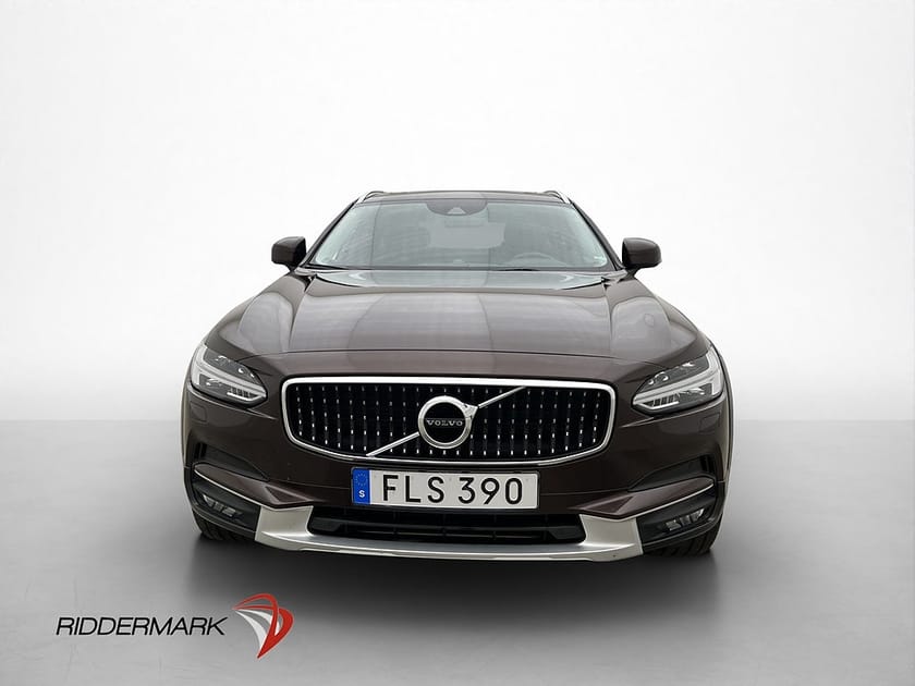 Bild 2 av Volvo V90 Cross Country D5 235hk AWD Pano Värm B&W HUD Drag