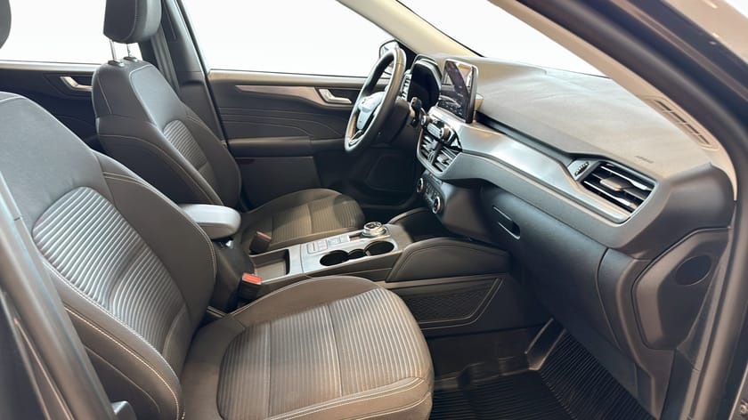Bild 3 av Ford Kuga Plug-In Hybrid Titanium 2.5 225HK Vinterpaket Carplay